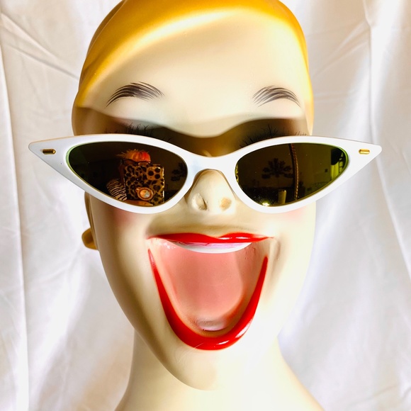 Wicked and fierce super extreme cat eye sunglasses white with mirrored lenses. - Picture 2 of 4